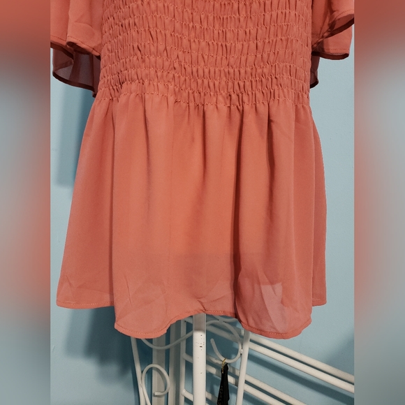 Off the shoulder Blouse - Picture 5 of 13